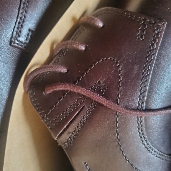 Clark's Griswalds brandy new size 10.5 3E BNIB guaranteed to last 5 years. - Picture 9 of 14